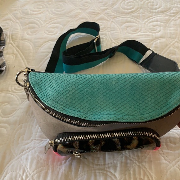 Steve Madden multi color crossbody bag - Picture 2 of 6